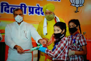 mask distributed to school children at delhi bjp office