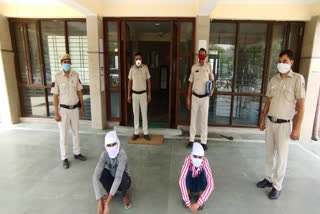 mundka police arrested two miscreants in delhi