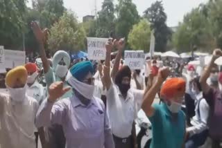 Ex servicemen protest against china in the front of DC office jalandhar