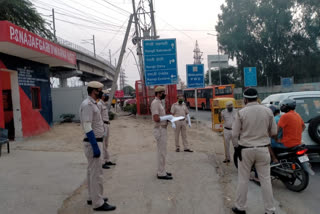 Najafgarh police is vehicle checking on Ghasipura Nangli-Dairy Road in Delhi