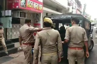 पुलिस ने की छापेमारी