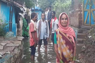 due-to-heavy-rains-water-drains-into-houses-in-bhatapara