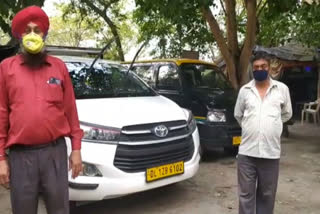 Taxi driver waiting for passengers during unlock 1 in delhi