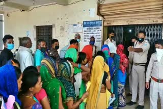 Crowds gathered in bank at Hazaribag