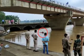 person drowned in Narmada River