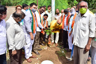 Nizamabad MP Dharmapuri Aravind pays tribute to Shyam Prasad Mukherjee at Kukatpally in Medchal district