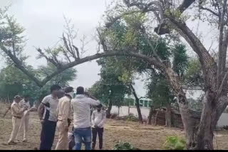 Dead body of youth found hanging from tree in Garimalhara of chhatarpur  district