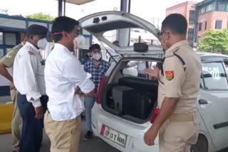 Vehicles are being intensively checking on Noida border