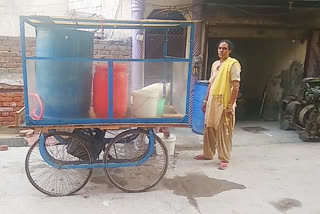residents of sangam vihar facing water crisis in delhi