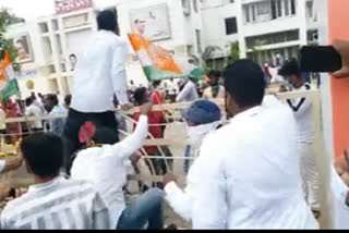 Two groups of Youth Congress clash at party headquarters