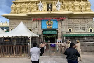 not-allowed-to-devotees-to-chamundi-hill-in-ashada