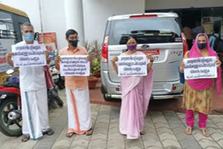 Laptop distribution halted; UDF councilors with standoff struggle  ലാപ്ടോപ്പ് വിതരണം മുടങ്ങി  ട നിൽപ്പ് സമരവുമായി യുഡിഎഫ് കൗൺസിലർമാർ  UDF councilors with standoff struggle