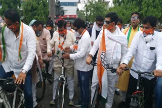 congress-protests-over-rising-prices-of-petrol-and-diesel-in-indore