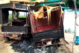 unknown criminals set fire to two autos in lohardaga