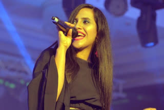 nikhita gandhi new indie single kamli left her intrigued