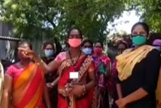 Anddra, Telangana transgenders Quarrelling Each others at Huzurnagar in Suryapeta district