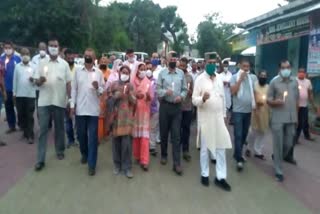 Local people took out candle march in Hamirpur