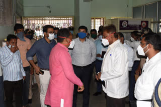 Minister Prabhu Chauhan visits government hospital