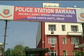 crook arrested with country mend pistol and cartridge by bawana police