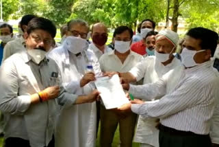 Congressmen gave memorandum regarding increase in price of petrol and diesel in narsinghpur