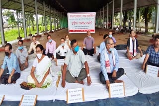 Margherita hunger strike by senior citizen against coal india assam etv bharat news