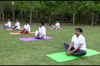 All policemen of DCP office are doing yoga in dwarka