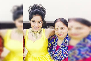 deepika singh and her mother, deepika singh, ETVbharat