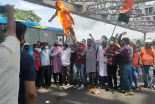 tmc showing agitation by burning modi puppet in howrah