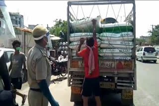 najafgarh police checking on picket point