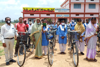 free bicycles distributed to 41 girl students in Gariaband