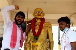 the-insult-to-the-statue-of-mahatma-gandhi-in-nellore