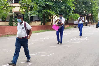 Hubli: SSLC students successfully completing Kannada exam