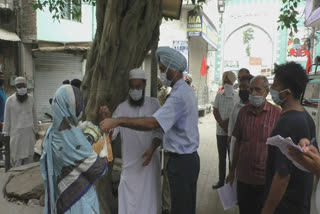 Impact of ETV bharat's news in malerkotla, sp manjeet singh brar distributes rations in sealed areas