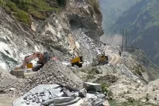 سرحدی علاقوں میں سڑک کی تعمیر کا کام جاری