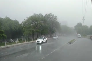 Heavy raining in Delhi NCR