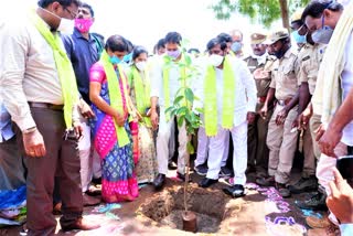 minister-jagadeesh-reddy-talk-about-haritha-harm-at-nereducharla-mandal-in-suryapet-district