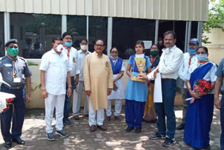 minister premsai singh tekam honoured cgbse toppers