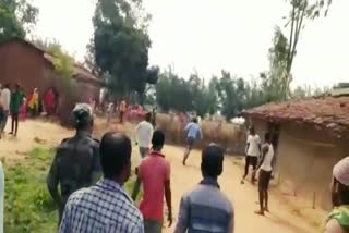 Two sides clash after womans death in giridih, Clash between, Ruckus after death of woman in Giridih, News of Gandey Police Station Giridih, गिरिडीह में महिला की मौत के बाद दो पक्षों में झड़प, गिरिडीह में महिला की मौत के बाद हंगामा