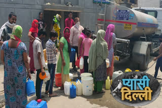 Problem of drinking water in Kheda village of Shahdara in Delhi