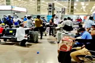 jaipur news  jaipur airport news  वंदे भारत मिशन  vande bharat mission  कुवैत से 174 प्रवासी पहुंचे जयपुर