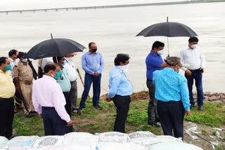 DM inspects PP embankment before CM arrival in Bagaha