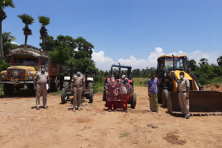 illegal sand mining caught by bhogapuram police in vijayanagaram district