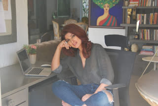 Twinkle Khanna falls asleep