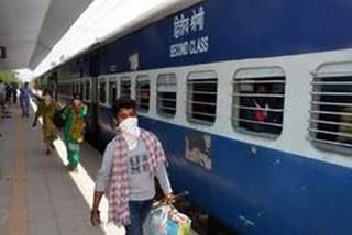 J-K residents evacuated coronavirus lockdown COVID-19 Udhampur railway stations ஜம்மு காஷ்மீர் கரோனா ஊரடங்கு மக்கள் வெளியேற்றம் சிறப்பு ரயில்கள்