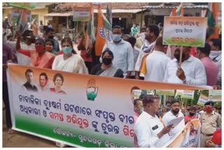 minor-girl-rape-case-congress-protest-in-front-of-biramitrapur-police-stration