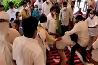 Ajmer News, Congress workers beat up, Amjer Congress