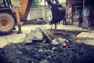 Drains were cleaned near Mundka Metro Station