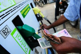 drivers review over petrol diesel increasing rate at petrol pump in mundka