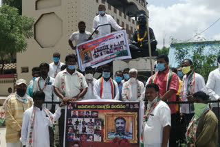 congress leaders paid tribute to soldiers in mahaboobnagar