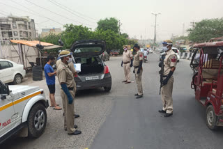 Najafgarh police is checking vehicles on kakrola picket